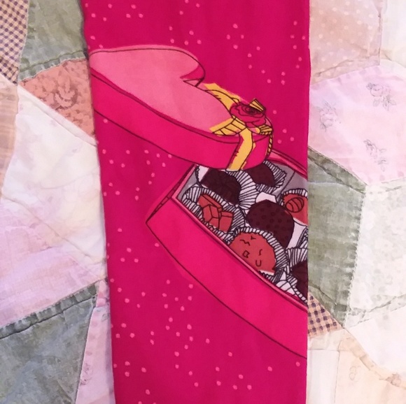 Valentines Leggings - Picture 2 of 4